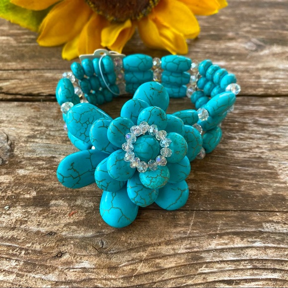 Jewelry - Stretch howlite bracelet